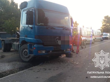 Под Киевом столкнулись грузовик и легковое авто, погибли два человека