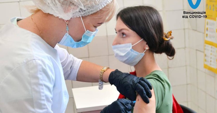 Обов'язкова вакцинація в Україні: розширили список педагогів, яким потрібне щеплення від коронавіруса