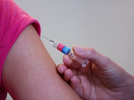 Влада Мукачево розіграє серед вакцинованих авто, електросамокати і телевізори