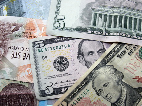 Курс валют на 4 октября, понедельник: доллар застыл, евро растет