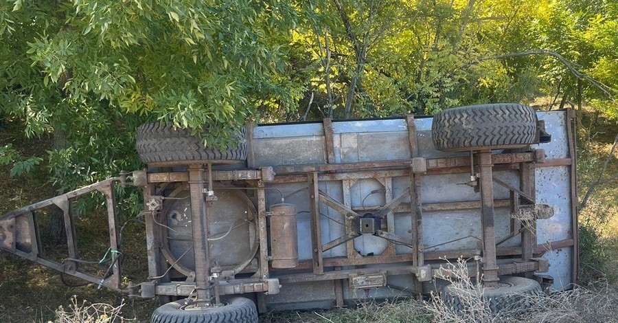 Під Одесою перекинувся трактор з причепом, в якому сиділи діти, загинув 9-річний хлопчик