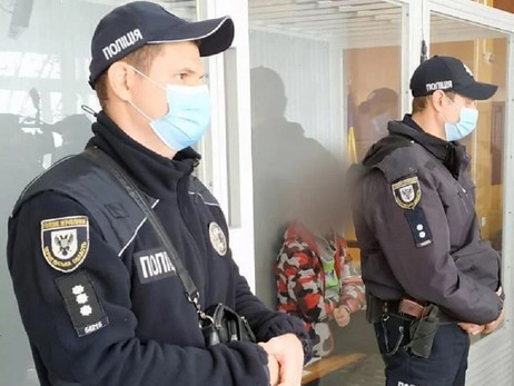 Чернігівський суд відправив під варту чотирьох хлопців, які забили до смерті поліцейського