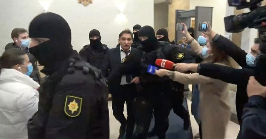 Генпрокурора Молдовы задержали на глазах у журналистов