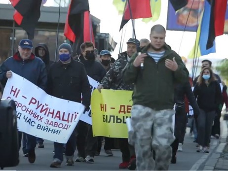 Рабочие завода Большевик вышли на протест против уничтожения предприятия