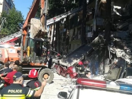 Грузія оголосила траур за жертвами будинку, що обвалився в Батумі