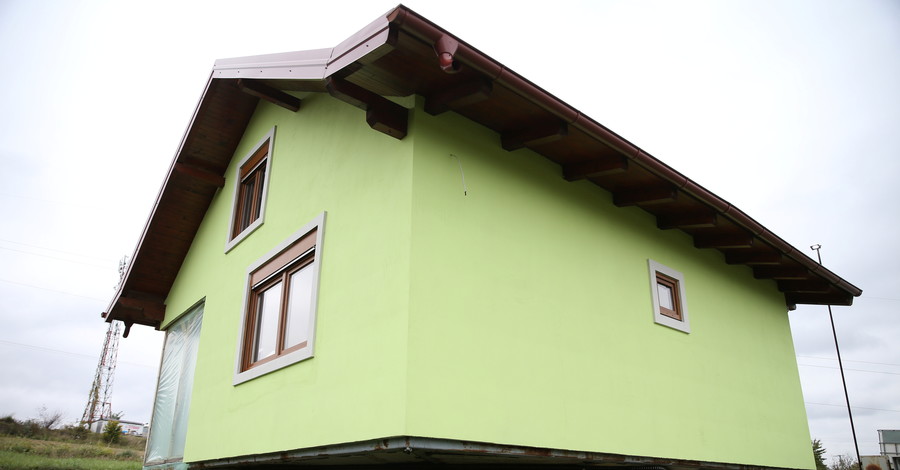 Житель Боснії та Герцеговини побудував дружині будинок, що обертається 