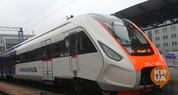 Официально: в Украине ужесточили карантин на транспорте. С какими документами пустят в поезд, самолет и автобус
