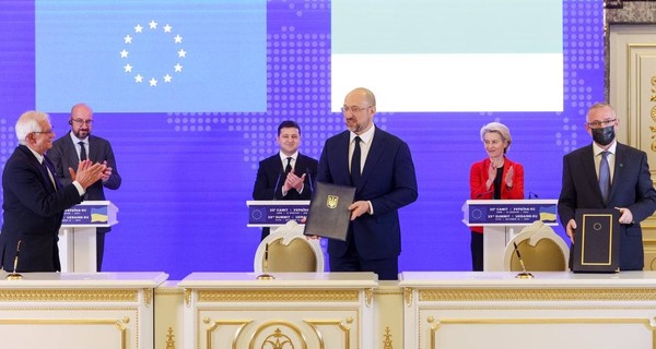 Україна та ЄС підписали угоду про спільний авіапростір - це відкриває ринок недорогих польотів