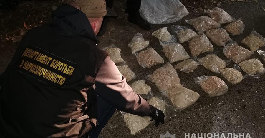 Поліція запобігла ввезенню до Києва великої партії мефедрона