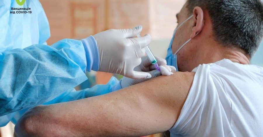 Обов'язкова вакцинація в Україні: з'явився розширений список професій. Кому готуватися до щеплення
