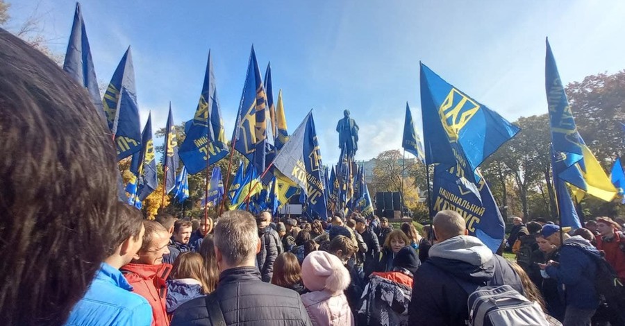 У Києві закінчився Марш Захисників - Нацкорпус передумав йти до Офісу президента