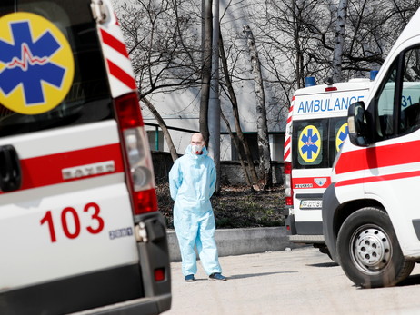 На Буковине больницы отказались принимать итальянца, пациент умер в карете 