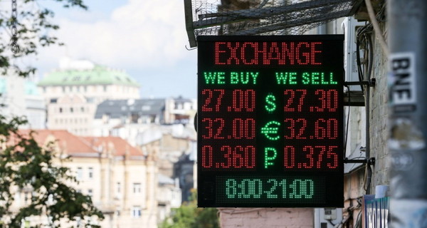 Україна може отримати транш МВФ: що буде з курсом долара до кінця року