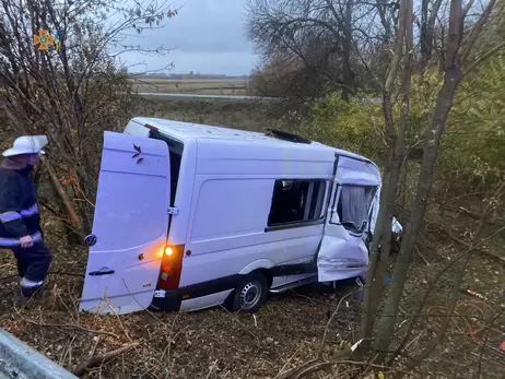 У Харківській області зіткнулися вантажівка і мікроавтобус, загинули три людини