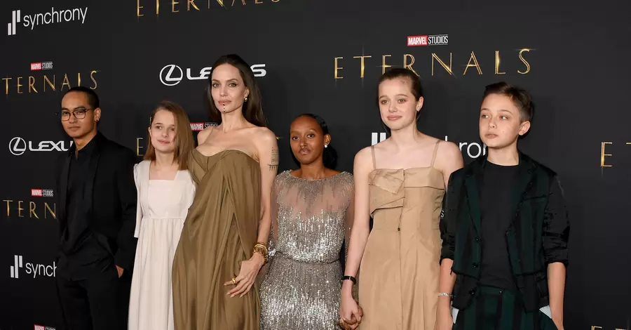 Анджелина Джоли с детьми, Сальма Хайек и звезды 