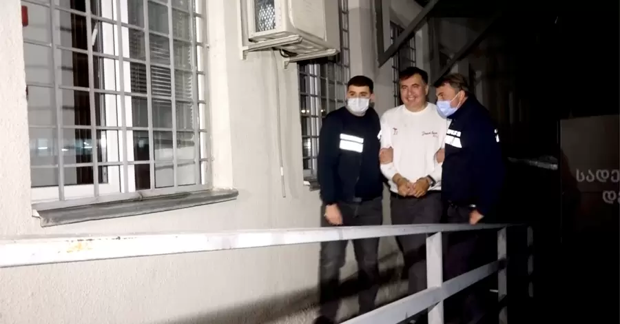 Грузинские медики рекомендовали госпитализировать Саакашвили