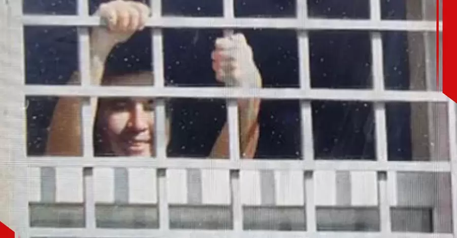 Саакашвілі сфотографували у вікні грузинської в'язниці