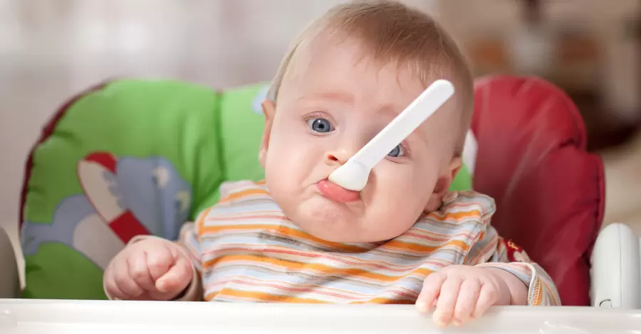 Верховная Рада запретила рекламу искусственных детских смесей и продажу детского питания со скидками