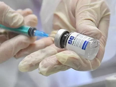 В Україні будуть рекомендувати бустерну дозу вакцини людям з ослабленим імунітетом
