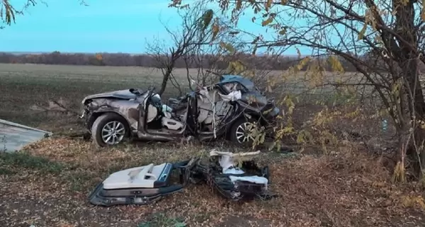 На Херсонщині авто з підлітками врізалося в дерево, четверо загиблих