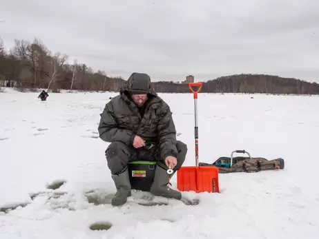 С 1 ноября в Украине запретят рыбалку на зимовальных ямах