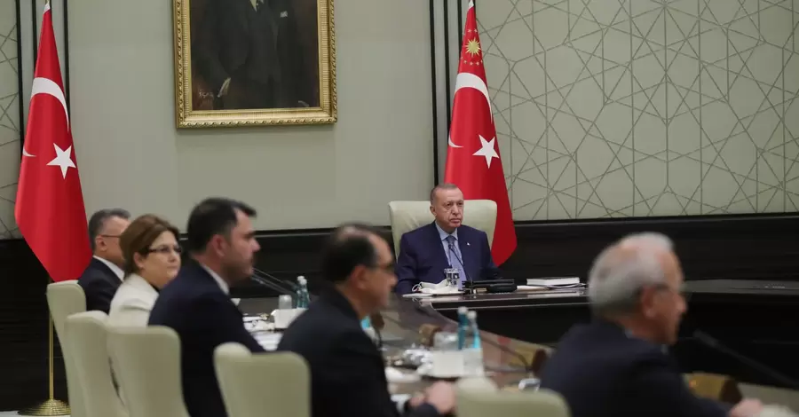Ердоган передумав висилати з Туреччини послів 10 країн: Посольства визнали свої помилки