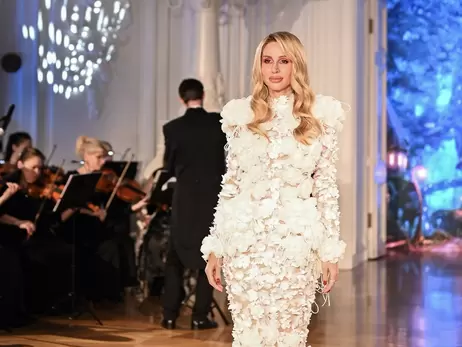 Светлана Лобода вышла на подиум в свадебном платье от бренда Bicholla