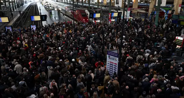 В Париже эвакуировали и проверили Северный вокзал из-за угрозы взрыва