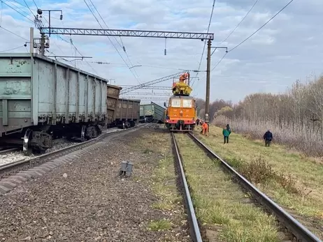 В Україні 27 поїздів спізнюються на кілька годин через аварію на коліях