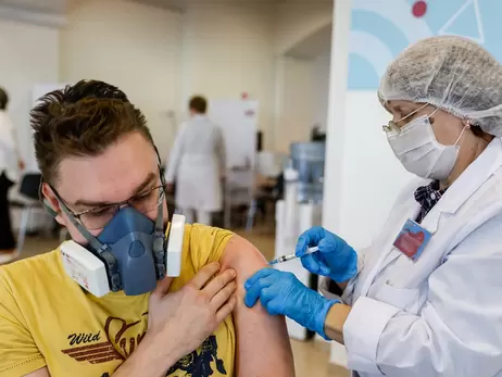 Випробування нових вакцин від ковіда в Україні: що потрібно знати