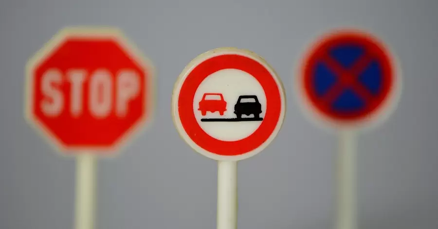 З листопада в Україні з'являться нові дорожні знаки: як вони виглядають та що означають