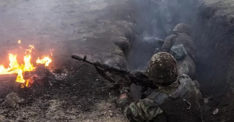 Під атаками ворога на Донбасі дістали поранення троє українських військових