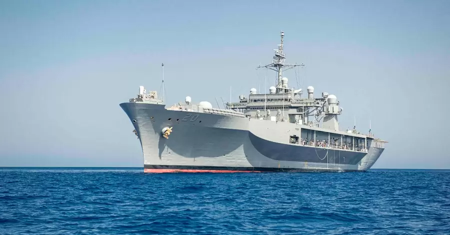 Флагманский корабль Шестого флота ВМС США идет в Черное море