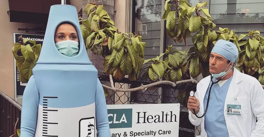 Кеті Перрі та Орландо Блум на Хелловін вбралися в костюм вакцини від коронавірусу
