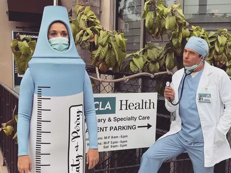 Кэти Перри и Орландо Блум на Хэллоуин нарядились в костюм вакцины от коронавируса