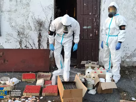 На Полтавщине СБУ накрыла подпольный склад с опасными ядами и возбудителями инфекций