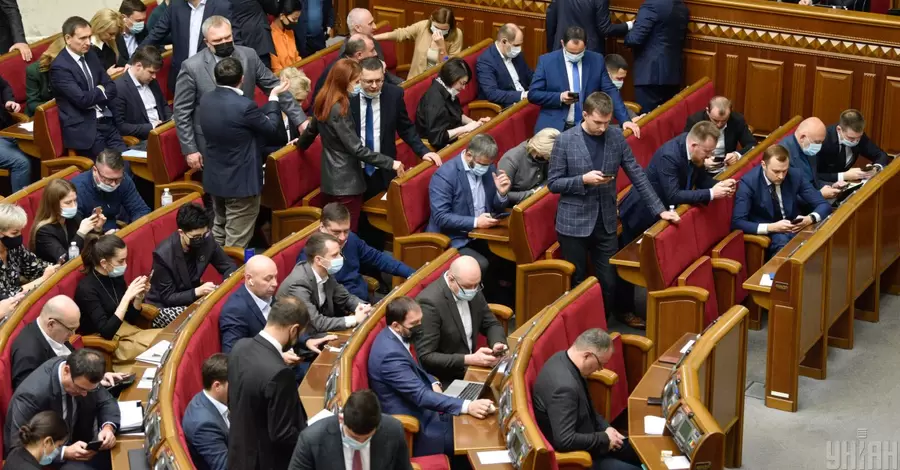 Депутати знову проігнорували масковий режим у Раді - особистий приклад спікера не допоміг