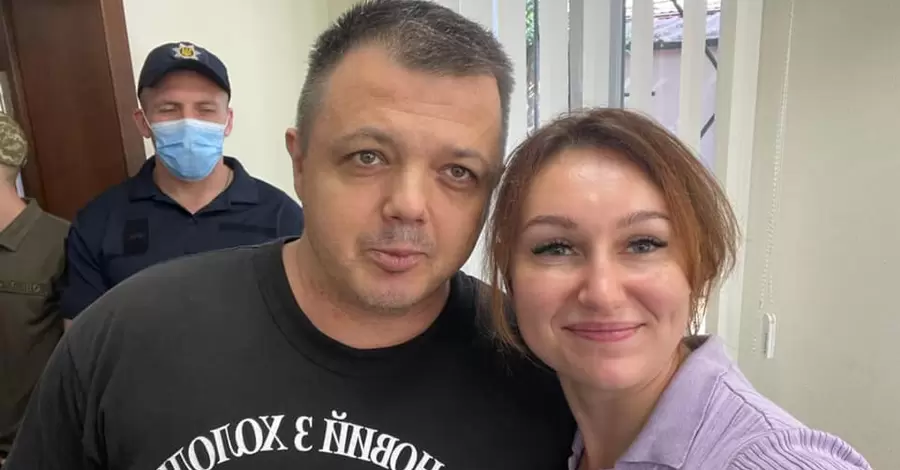 Дружина заарештованого Семенченка заявила, що їй також вручили підозру