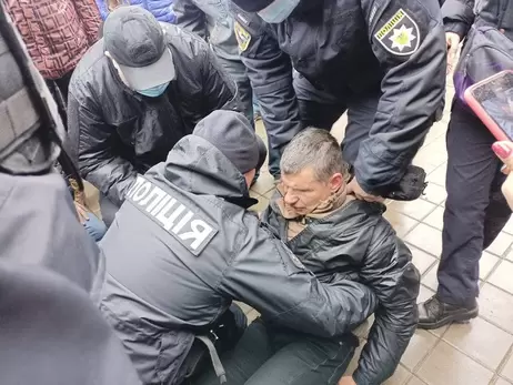 В Запорожье на митинге антивакцинаторов произошла потасовка с полицией