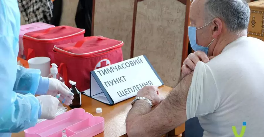 Вакцинацию в Украине упростили до предела: интервалы между прививками теперь можно не соблюдать