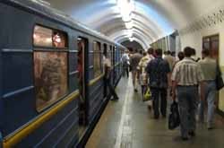 В киевском метро начнут показывать фотографии дитей-сирот 