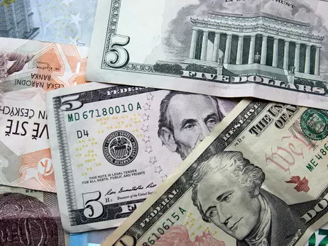 Курс валют на 15 листопада, понеділок: долар виросте, євро впаде