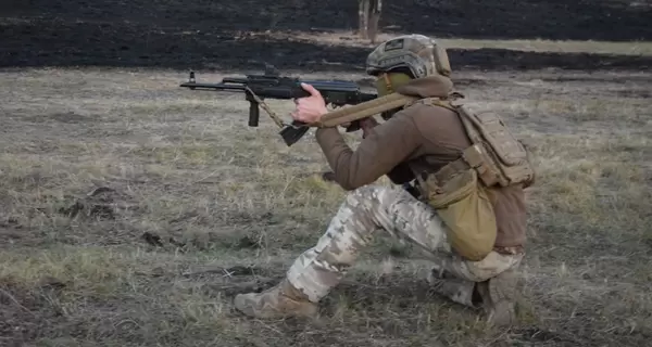 На Донбасі дістали поранення український воїн та водій-санітар