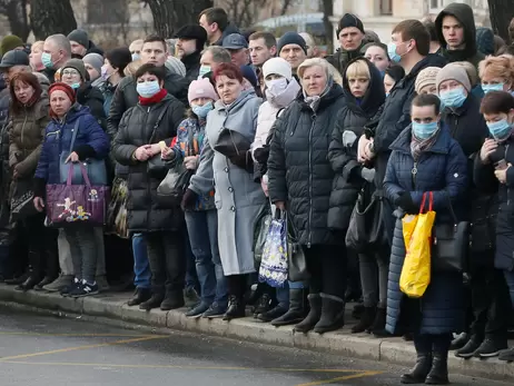 В Україні – різкий спад захворюваності на коронавірус: 10 802 нових випадків за добу
