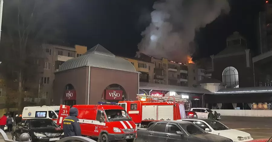 В Харькове полночи тушили масштабный пожар и спасали людей