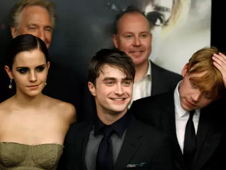 Дэниел Рэдклифф, Эмма Уотсон и Руперт Гринт снялись в спецвыпуске по случаю 20-летия “Гарри Поттера”