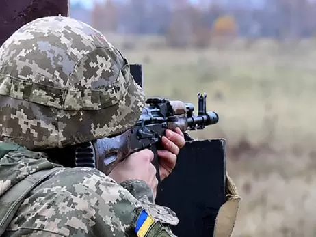На Донбассе враг атакует украинские войска из запрещенного оружия: ранены трое бойцов ВСУ