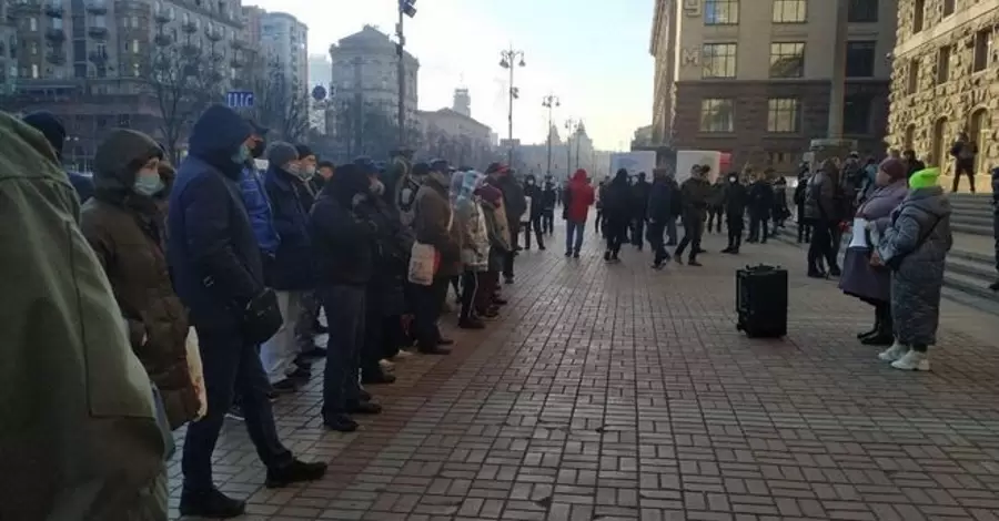 Очевидцы: Несколько тысяч киевлян вышли на акцию протеста под КГГА, начинаются потасовки