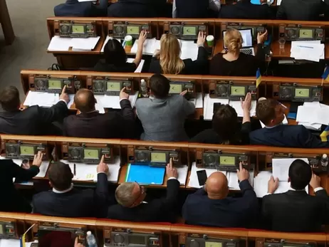 Рада поддержала инициативу Зеленского выплатить по тысяче гривен вакцинированным украинцам