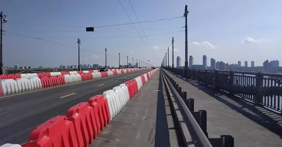 Эксперт о мосте Патона: В 2013 году там не убрали мусор, и метал начал ржаветь